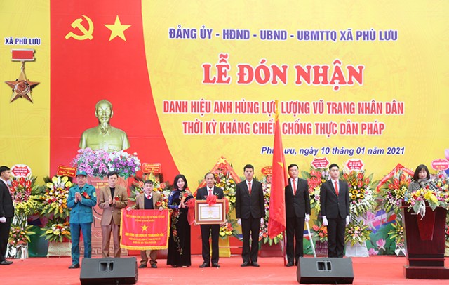 Phó Chủ tịch HĐND Thành phố Phùng Thị Hồng Hà dự lễ đón nhận danh hiệu “Anh hùng lực lượng vũ trang nhân dân” của xã Phù Lưu 